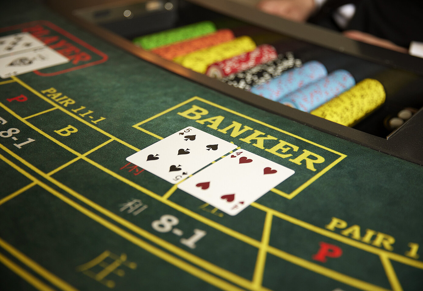 Chơi Baccarat đơn giản thắng lớn tại DEBET